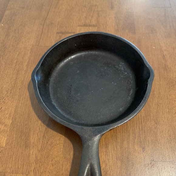 Vintage Cast Iron Skillet SK 3 Notch Dual Spout - Picture 3 of 12